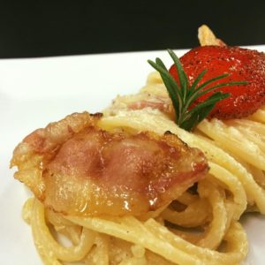 la carbonara con uovo marinato al caffè